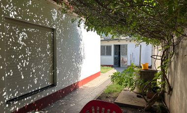 Venta casa con cochera y quincho en G. Baigorria.