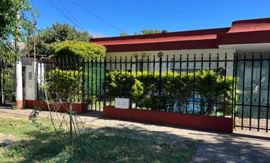 Venta casa con cochera y quincho en G. Baigorria.