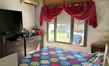 Venta casa con cochera y quincho en G. Baigorria.