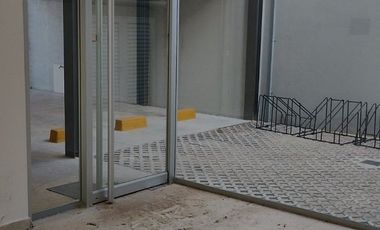 EN VENTA LOCAL COMERCIAL EN MACROCRENTRO
