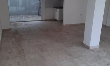 EN VENTA LOCAL COMERCIAL EN MACROCRENTRO
