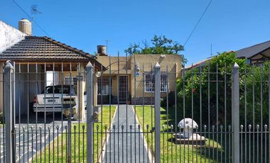 VENTA CASA 4 AMB JOSE MARMOL PILETA QUINCHO