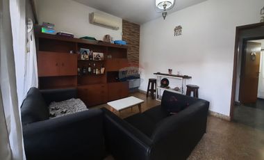 Venta de casa 3 amb, 12 octubre 1087 F. Varela