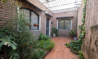 REMAX VENDE CASA EN BARRIO CANDIOTI