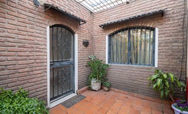 REMAX VENDE CASA EN BARRIO CANDIOTI