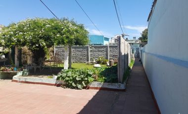 VENTA Casa + 2 departamentos en excelente entorno