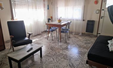 VENTA Casa + 2 departamentos en excelente entorno