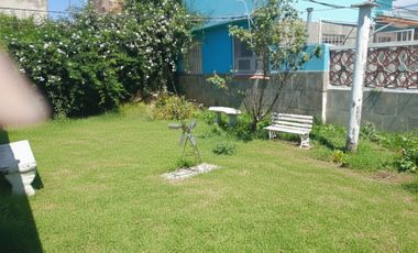VENTA Casa + 2 departamentos en excelente entorno