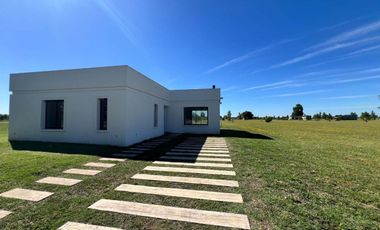 CASA EN VENTA LOBOS 2 DORMITORIOS LA FEDERALA