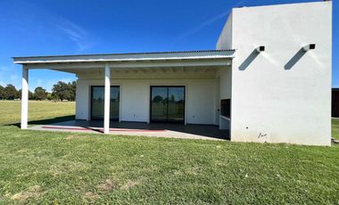 CASA EN VENTA LOBOS 2 DORMITORIOS LA FEDERALA