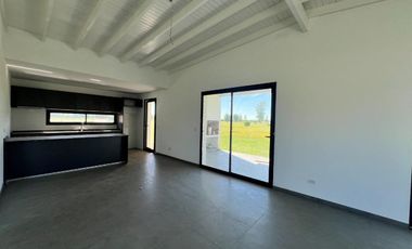 CASA EN VENTA LOBOS 2 DORMITORIOS LA FEDERALA