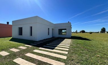 CASA EN VENTA LOBOS 2 DORMITORIOS LA FEDERALA