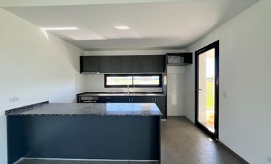 CASA EN VENTA LOBOS 2 DORMITORIOS LA FEDERALA