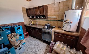 Casa Venta Gonnet a Refaccionar Local Cochera