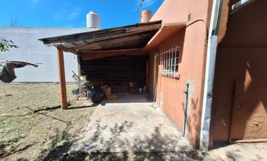 Casa Venta Gonnet a Refaccionar Local Cochera