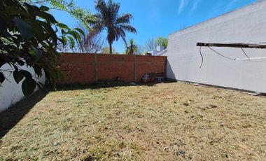 Casa Venta Gonnet a Refaccionar Local Cochera