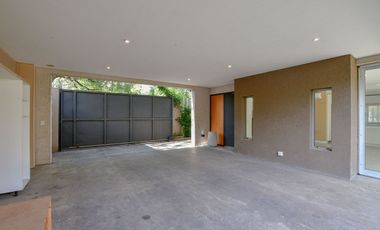 CASA EN VENTA EN CITY BELL 4 DORMITORIOS