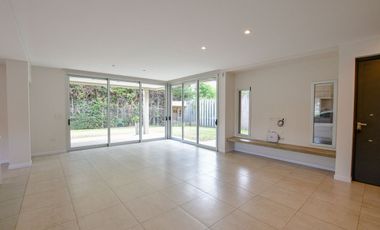 CASA EN VENTA EN CITY BELL 4 DORMITORIOS