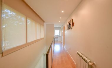 CASA EN VENTA EN CITY BELL 4 DORMITORIOS