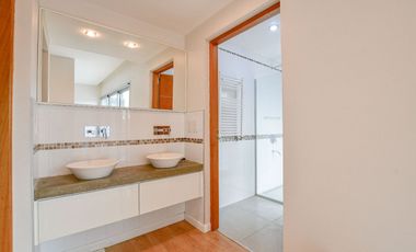 CASA EN VENTA EN CITY BELL 4 DORMITORIOS