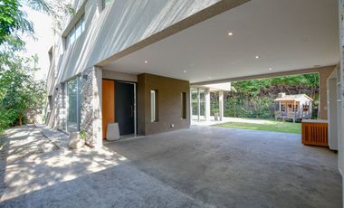 CASA EN VENTA EN CITY BELL 4 DORMITORIOS