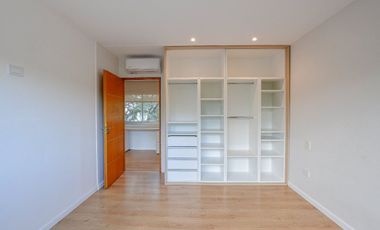 CASA EN VENTA EN CITY BELL 4 DORMITORIOS