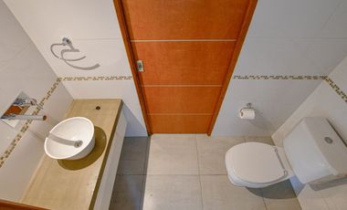 CASA EN VENTA EN CITY BELL 4 DORMITORIOS