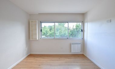 CASA EN VENTA EN CITY BELL 4 DORMITORIOS
