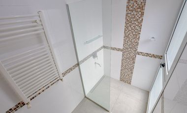 CASA EN VENTA EN CITY BELL 4 DORMITORIOS