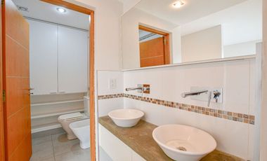 CASA EN VENTA EN CITY BELL 4 DORMITORIOS