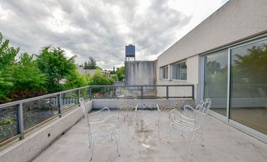 CASA EN VENTA EN CITY BELL 4 DORMITORIOS