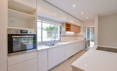 CASA EN VENTA EN CITY BELL 4 DORMITORIOS