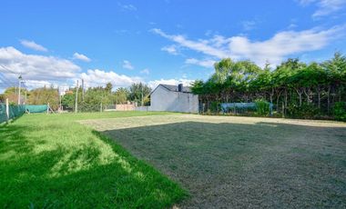 CASA EN VENTA EN CITY BELL 4 DORMITORIOS