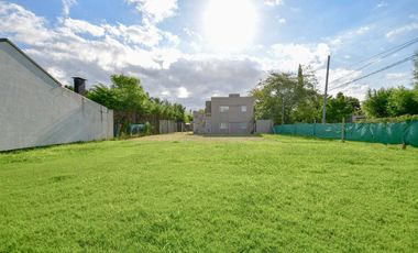 CASA EN VENTA EN CITY BELL 4 DORMITORIOS