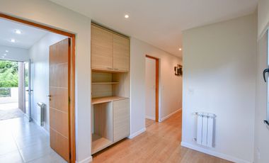 CASA EN VENTA EN CITY BELL 4 DORMITORIOS