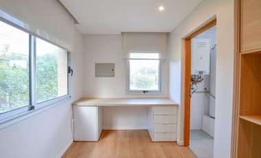 CASA EN VENTA EN CITY BELL 4 DORMITORIOS