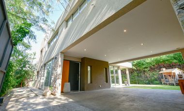 CASA EN VENTA EN CITY BELL 4 DORMITORIOS