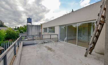 CASA EN VENTA EN CITY BELL 4 DORMITORIOS