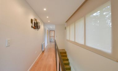 CASA EN VENTA EN CITY BELL 4 DORMITORIOS