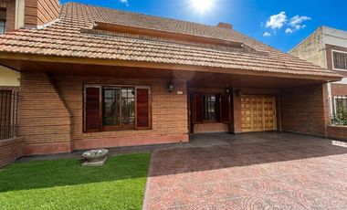VENTA CHALET 5 AMB, C/COCHERA Y QUINCHO-JOSE C PAZ