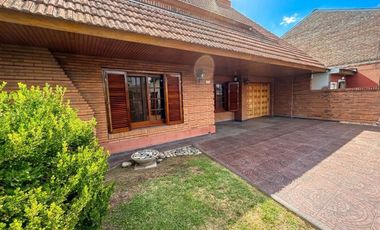 VENTA CHALET 5 AMB, C/COCHERA Y QUINCHO-JOSE C PAZ