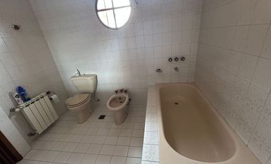 VENTA CHALET 5 AMB, C/COCHERA Y QUINCHO-JOSE C PAZ