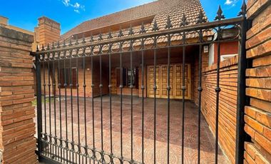 VENTA CHALET 5 AMB, C/COCHERA Y QUINCHO-JOSE C PAZ