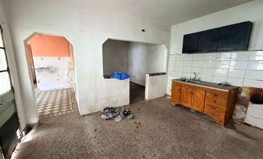 CASA A RECICLAR / LOTE 243MTS TOTALES / BANFIELD