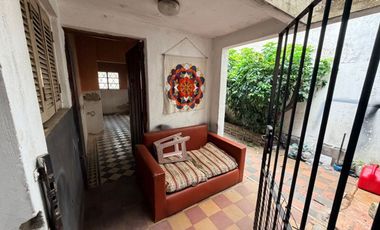 CASA A RECICLAR / LOTE 243MTS TOTALES / BANFIELD