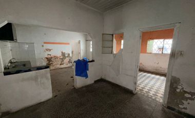 CASA A RECICLAR / LOTE 243MTS TOTALES / BANFIELD