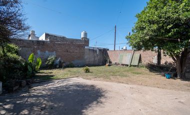 Gran casa familiar con patio verde. Casa y depto!