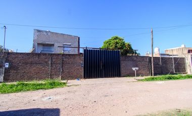 Gran casa familiar con patio verde. Casa y depto!