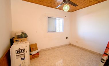 Gran casa familiar con patio verde. Casa y depto!