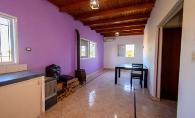 Gran casa familiar con patio verde. Casa y depto!